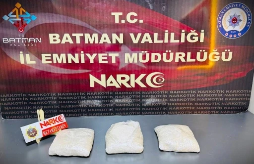 Kadın yolcunun valizinden 3 kilo uyuşturucu çıktı
