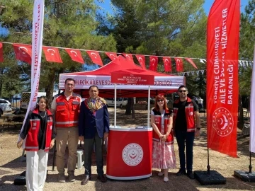 Kadına yönelik şiddete tepkilerini stant kurarak gösterdiler
