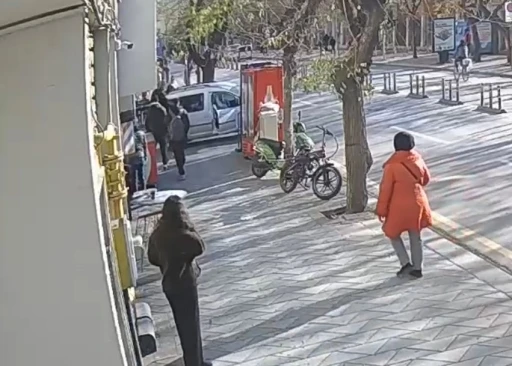 Kadınlar arasında &ccedil;ıkan kavga kameraya yansıdı
