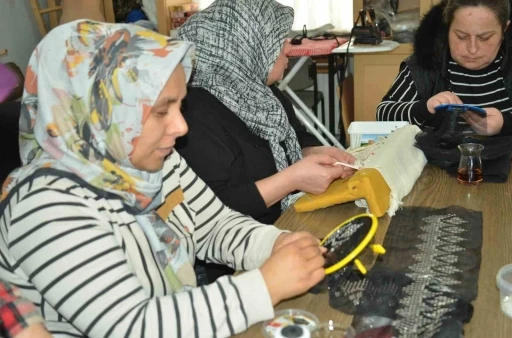 Kadınlar bu kurslarda hem sosyalleşiyor hem &ouml;ğreniyor
