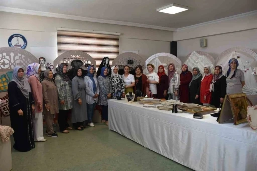 Kadınların el emeği ürünleri göz kamaştırdı
