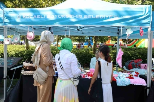 Kadınların el emekleri &quot;Komek Sepeti&quot; ile ekonomiye kazandırılıyor
