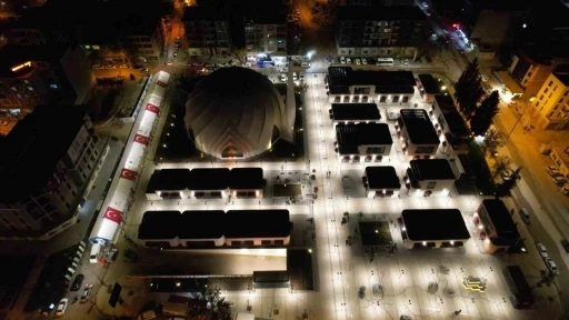 Kadir Gecesi ibadete açılan Meydan Cami doldu taştı
