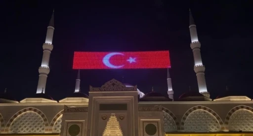 Kadir Gecesi’nde Büyük Çamlıca Camii doldu taştı

