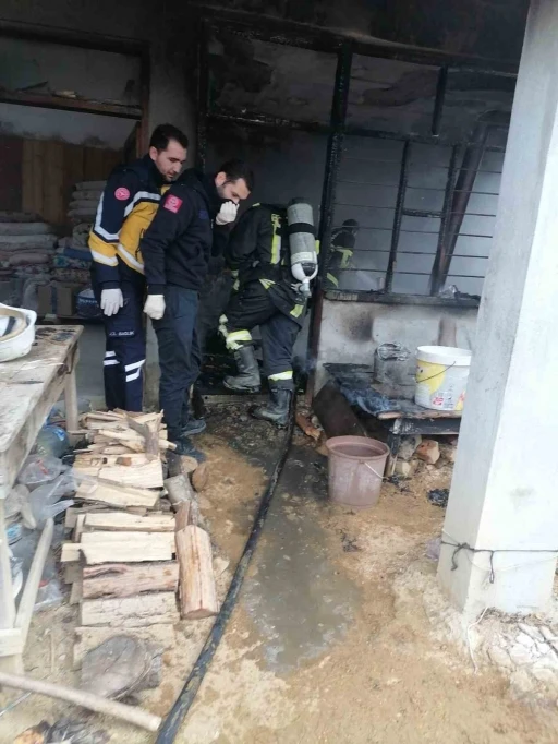 Kadirli&rsquo;de ev yangını: Yaşlı adam hayatını kaybetti
