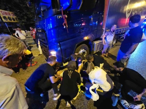 Tırın Altına Giren Motosikletli Kask Sayesinde Kurtuldu