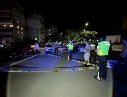 Kafede tartıştığı kişiyi silahla vurup ka&ccedil;tı
