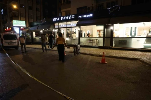 Kafeyi önce motosikletle, şimdi de otomobille gelip kurşunladılar
