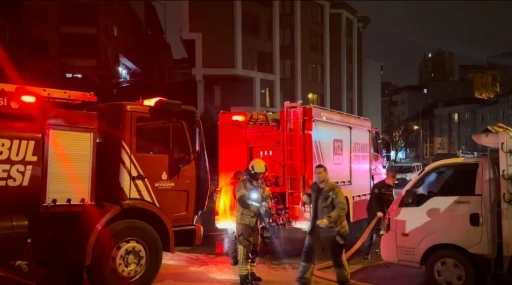 Kağıthane&rsquo;de metruk binada ş&uuml;pheli yangın
