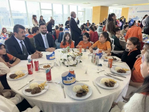 Kağıthane&rsquo;de Ramazan&rsquo;ın ilk iftarı miniklerle yapıldı
