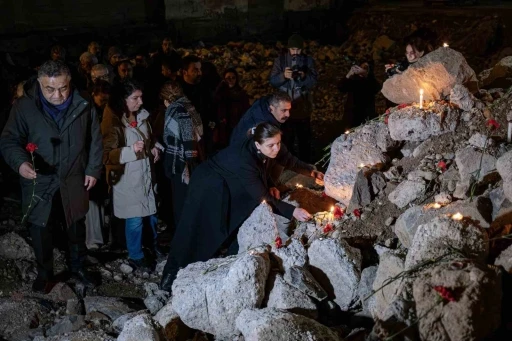 Kahramanmaraş depremlerinin 3. yıl d&ouml;n&uuml;m&uuml;nde hayatını kaybedenler saat 04.17&rsquo;de anıldı
