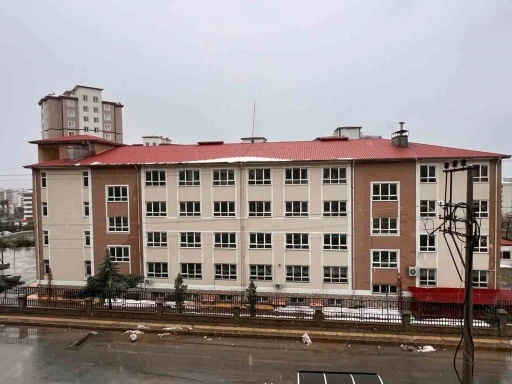 Kahramanmaraş&rsquo;ın bazı il&ccedil;elerinde eğitime Salı g&uuml;n&uuml; i&ccedil;in ara verildi
