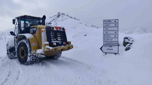 Kahramanmaraş&rsquo;ın kuzey il&ccedil;elerinde kar mesaisi
