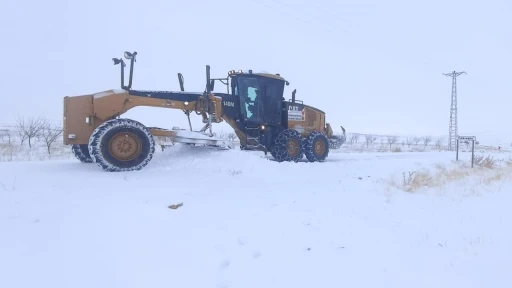 Kahramanmaraş&rsquo;ın kuzey il&ccedil;elerinde kar m&uuml;cadelesi
