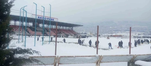 Kahramanmaraş İstiklalspor - 1461 Trabzon FK ma&ccedil;ı kar sebebiyle ertelendi
