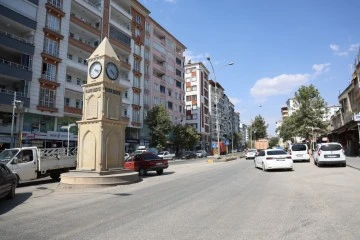 Kahramanmaraş’ta Depremin Simgesi