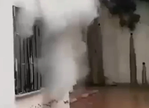 Kahramanmaraş&rsquo;ta ev yangını: Mahsur kalan 3 kişiyi itfaiye kurtardı
