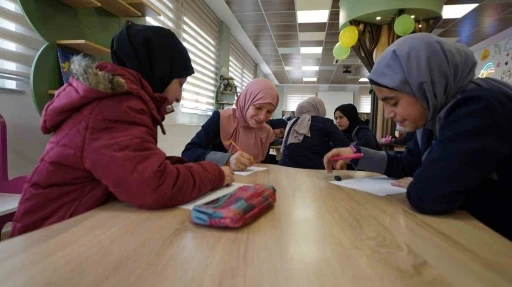 Kahramanmaraş&rsquo;ta geleceğin yazarlarına ilham veren at&ouml;lye
