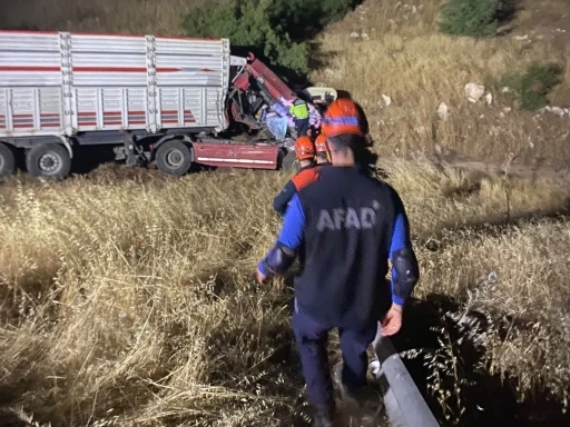 Kahramanmaraş&rsquo;ta kamyon tıra arkadan &ccedil;arptı: 1 yaralı
