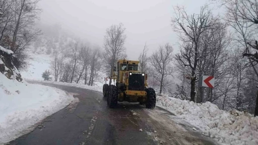Kahramanmaraş&rsquo;ta karla m&uuml;cadele
