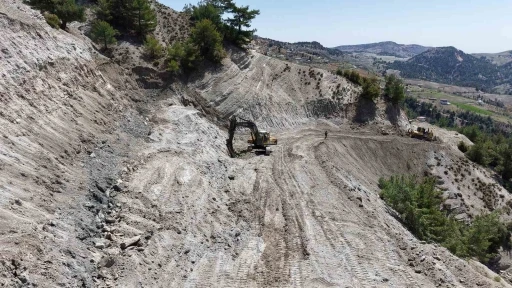 Kahramanmaraş’ta köy evlerinin yolları yapılıyor
