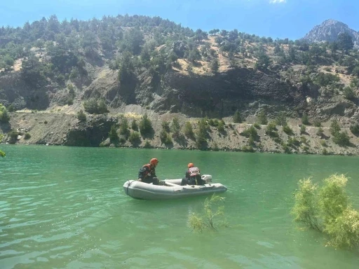 Kahramanmaraş&rsquo;ta nehirde kaybolan vatandaşı arama &ccedil;alışmaları s&uuml;r&uuml;yor
