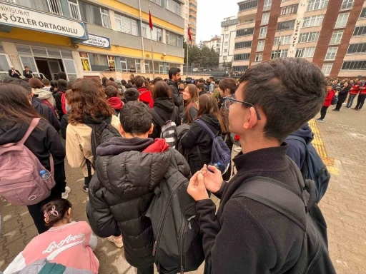 Kahramanmaraş&rsquo;ta &ouml;ğrenciler, saldırıda hayatını kaybedenler i&ccedil;in dua etti