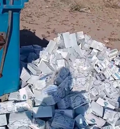 Kahramanmaraş’ta onlarca maske çöpe atıldı
