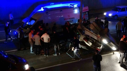 Kahramanmaraş&rsquo;ta otomobil direğe &ccedil;arptı: 1&rsquo;i ağır 3 yaralı
