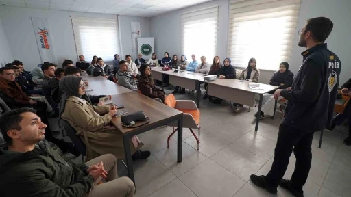 Kahramanmaraş&rsquo;ta &rsquo;Pusula Maraş&rsquo;tan farkındalık semineri
