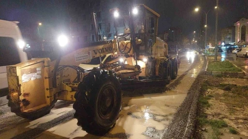 Kahramanmaraş&rsquo;ta şiddetli yağışa karşı seferberlik
