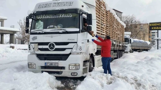 Kahramanmaraş&rsquo;ta s&uuml;r&uuml;c&uuml;lere &ccedil;orba ikramı
