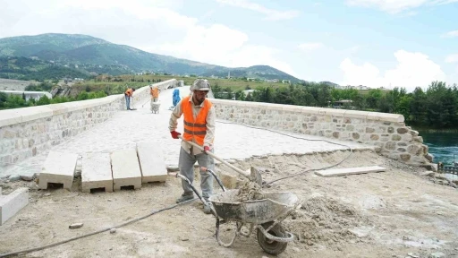 Kahramanmaraş&rsquo;ta tarihi Ceyhan K&ouml;pr&uuml;s&uuml; yenileniyor
