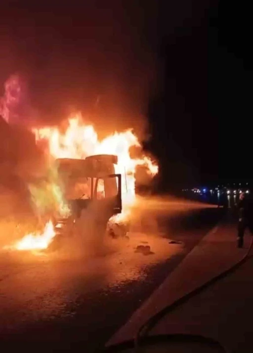 Kahramanmaraş’ta tır alev alev yandı
