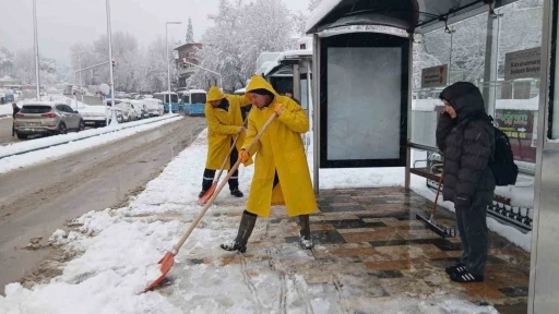 Kahramanmaraş&rsquo;ta yaya yolları temizleniyor
