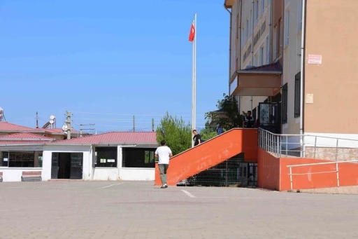 Kahramanmaraş’ta YKS maratonu: Sınava geç kalınca kapıdan bakıp geri gitti

