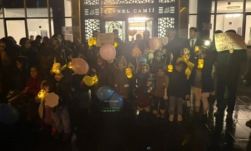 Kahta&rsquo;da &ccedil;ocuk fener alayı y&uuml;r&uuml;y&uuml;ş&uuml; coşkuyla ger&ccedil;ekleşti
