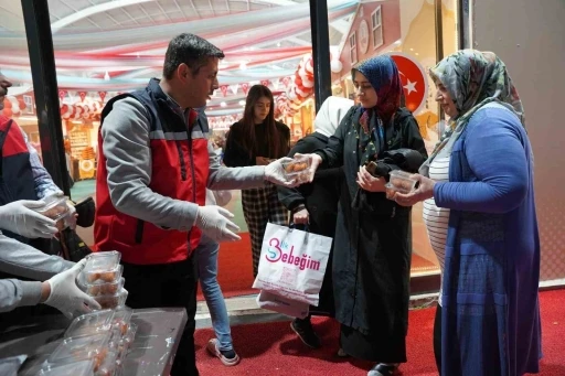Kahta’da Kadir Gecesi’nde anlamlı ikram
