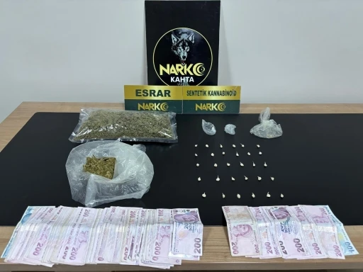 Kahta&rsquo;da uyuşturucu operasyonu: 7 g&ouml;zaltı
