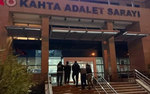 Kahta&rsquo;da uyuşturucu operasyonunda 4 şahıs tutuklandı
