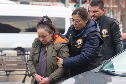 Sevgilisini Bıçaklayıp İntihar Süsü Vermeye Çalıştı