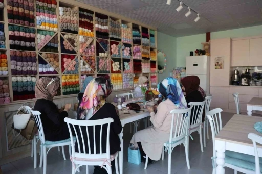 Kalabalıktan sıkıldılar, hayallerini &ouml;rg&uuml; kafeyle ger&ccedil;eğe d&ouml;n&uuml;şt&uuml;rd&uuml;ler
