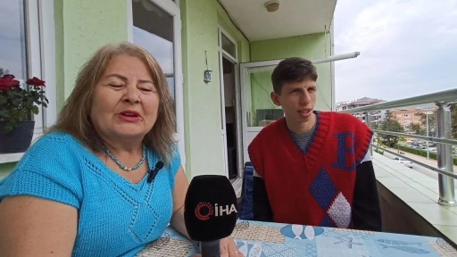 Kalbindeki engele piyanoyla direniyor
