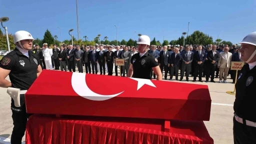 Kalbine yenik düşen polis için tören
