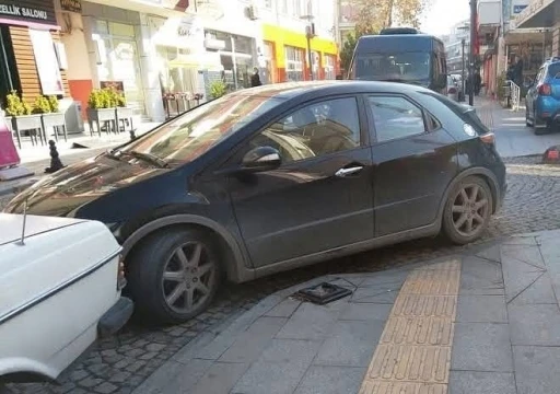 Kaldırım işgalleri görme engelliler için tehlike oluşturuyor
