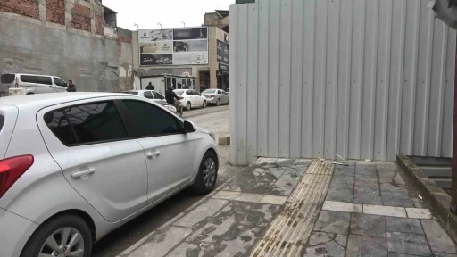Kaldırım işgalleri vatandaşlara pes dedirtiyor
