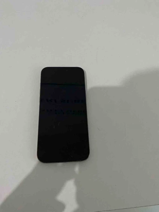 Kaldırımda uyuyan adamın telefonunu çaldı: O anlar kamerada
