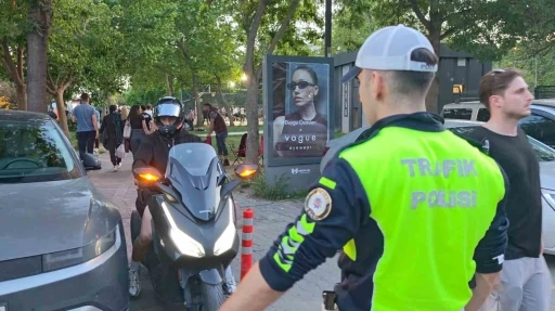 Kaldırımı yol gibi kullandılar, cezadan ka&ccedil;amadılar
