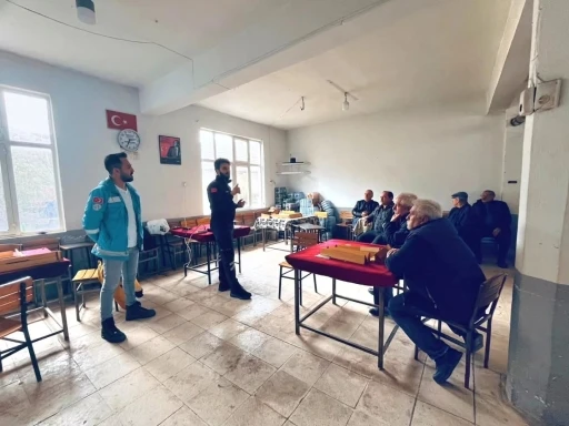 Kale&rsquo;de mahalle mahalle ilk yardım seferberliği
