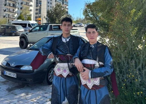 Kaleli &ouml;ğrenciler halk oyunlarında b&ouml;lge derecesi aldı
